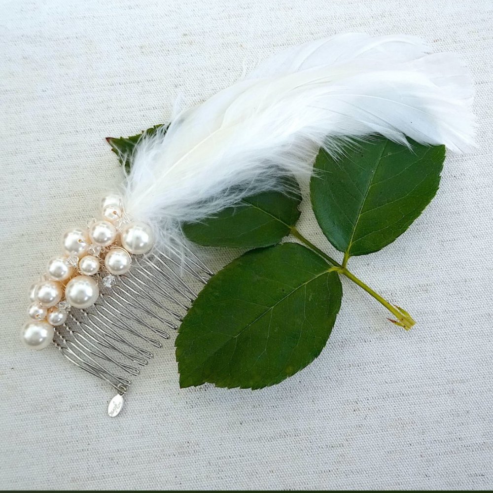 SAra Gabriel Vega Feathered Hair Comb, Large Ivory Pearls, NWT